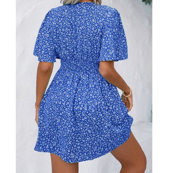 Plus Floral Print V neck Butterfly Sleeve Mini Dress - Picture 4 of 7